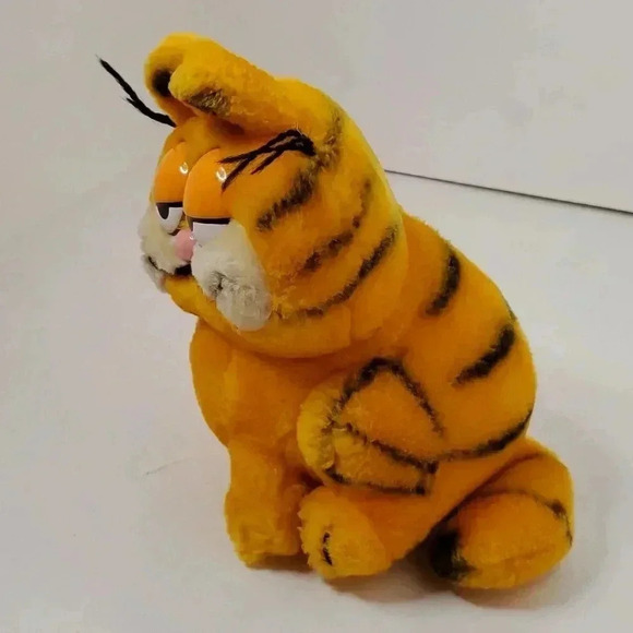 Vintage 1981 Garfield Sitting Stuffed Plush - Picture 6 of 10